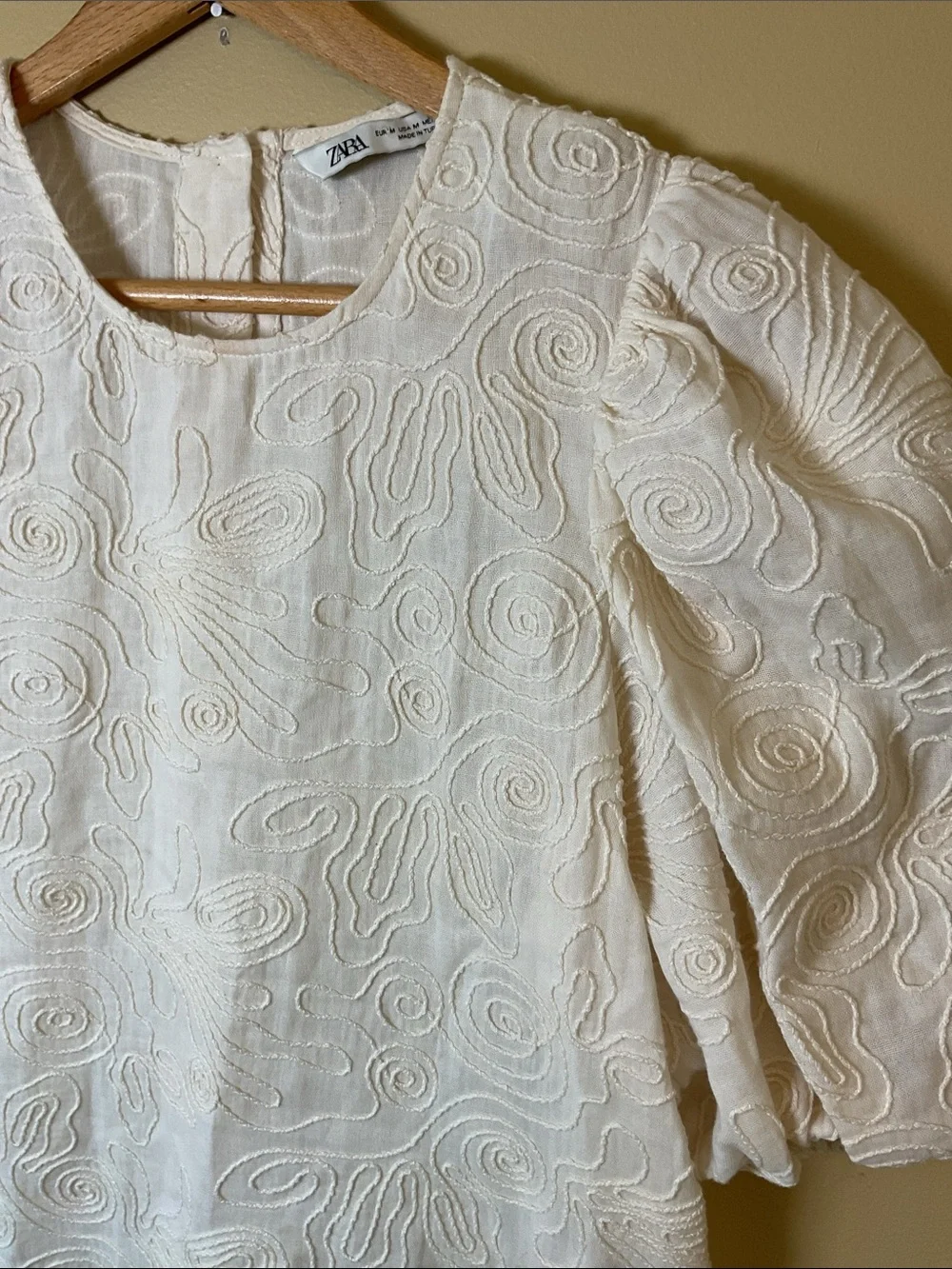 Zara Ivory Embroidered Puff Sleeve Blouse Size M